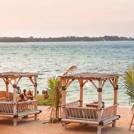 Puri Air Beach Resort & Spa Гили Еър Екстериор снимка