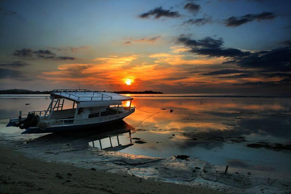 Puri Air Beach Resort & Spa Гили Еър Екстериор снимка