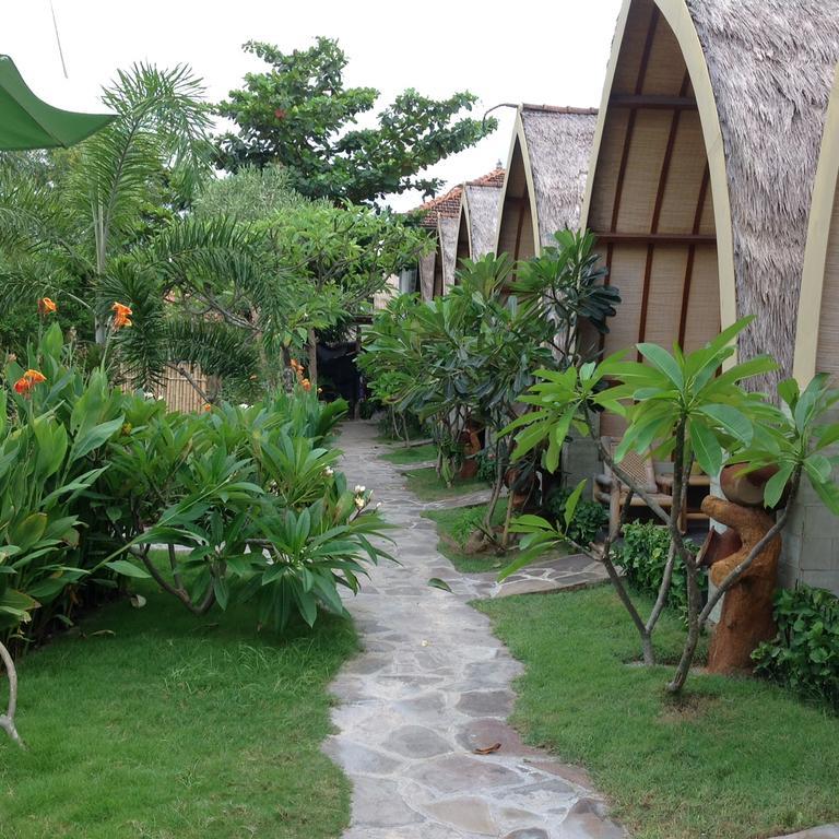 Puri Air Beach Resort & Spa Гили Еър Екстериор снимка