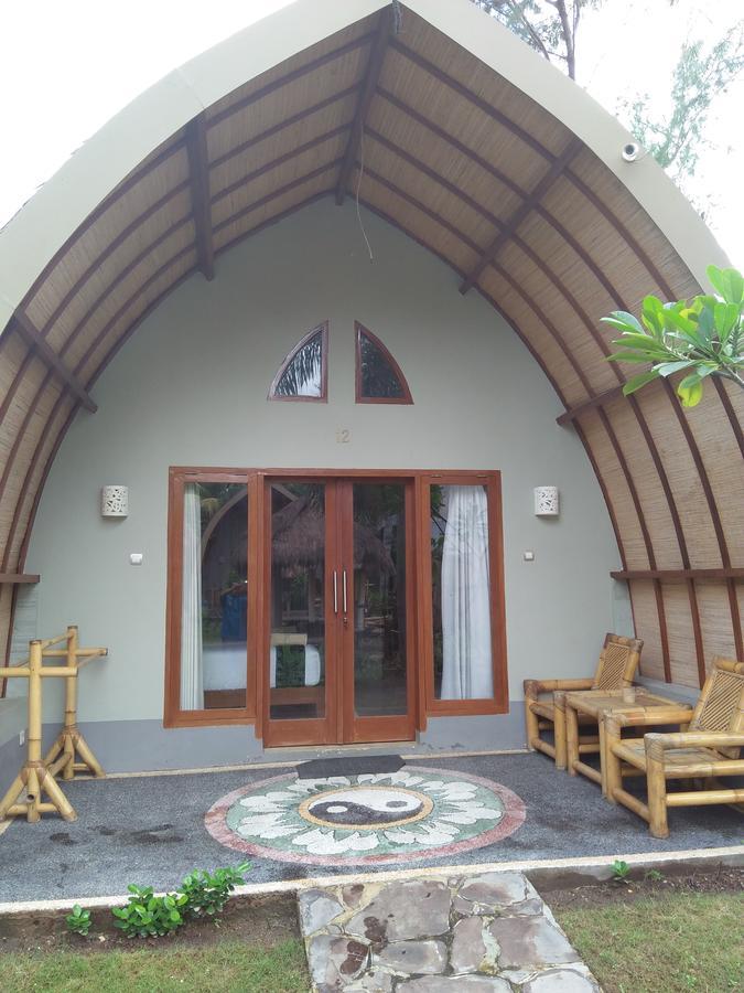 Puri Air Beach Resort & Spa Гили Еър Екстериор снимка